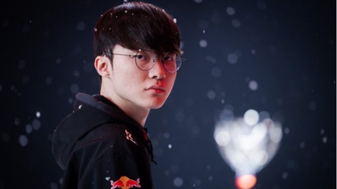 Faker：第6个世界冠军也会为粉丝们而努力，祝贺大家是世界冠军了Faker选手