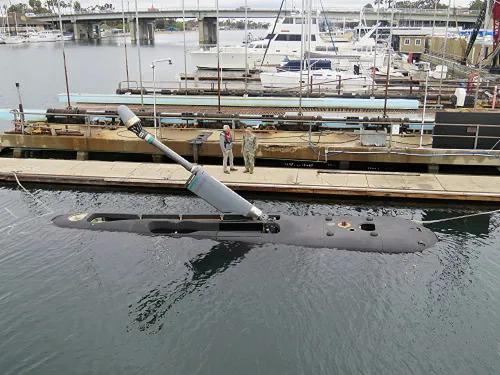 美国海军接收第一艘虎鲸超大型无人水下航行器