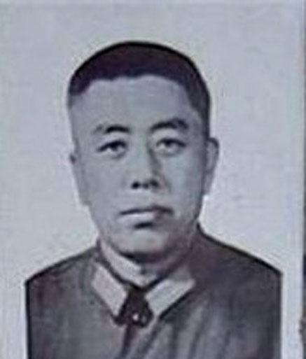 [微风]1979年，副师长赵连玉从越南战场返回祖国的途中，不幸被狙杀，搜查后，竟