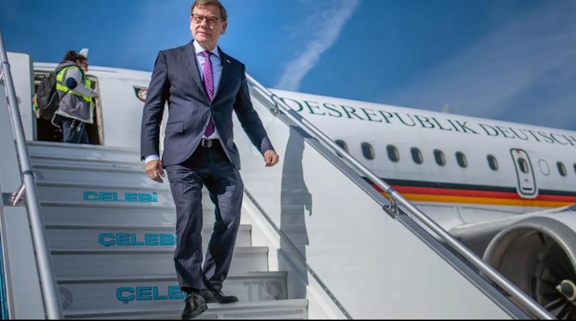 德国之声10月24日报道：“最近频频公开抨击中国的德国外交部长瓦德富尔原定于本周