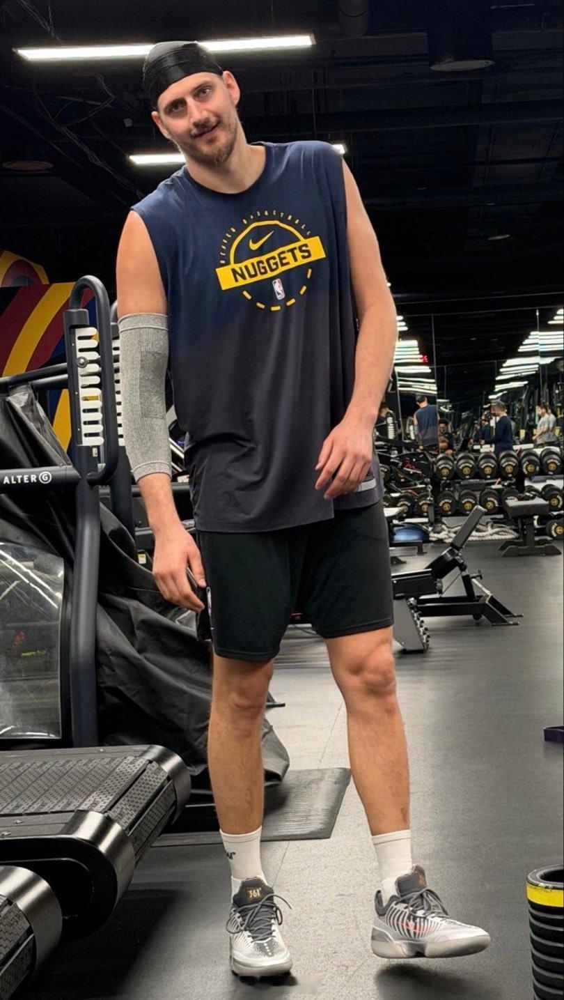 正在备战的约老师，学黑人兄弟Durag护发