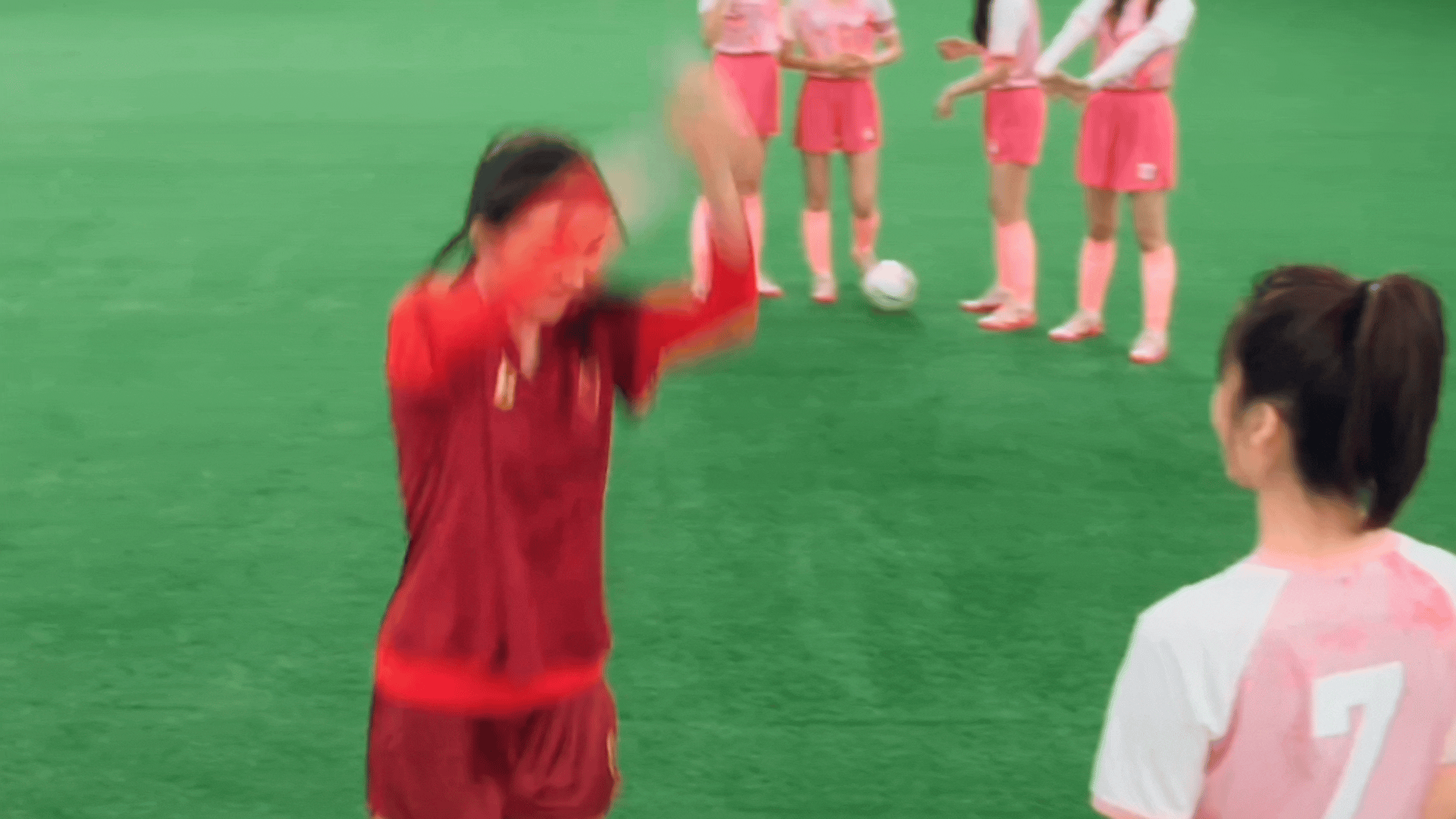 迪丽热巴 我遇到讨厌的人就这样：迪丽热巴功夫女足电影功夫女足首支长预告