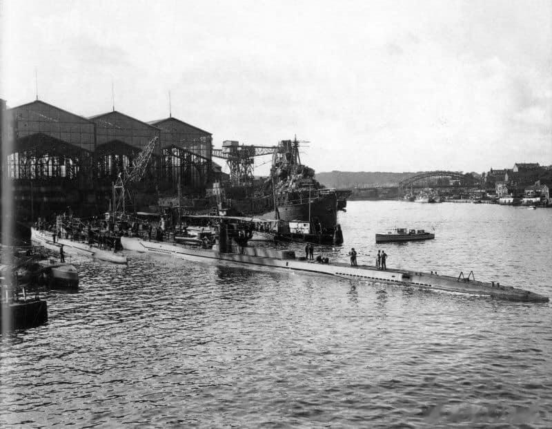 舾装中的U226、U228和U227，摄于基尔的热尔曼尼亚船厂，1942年7月。