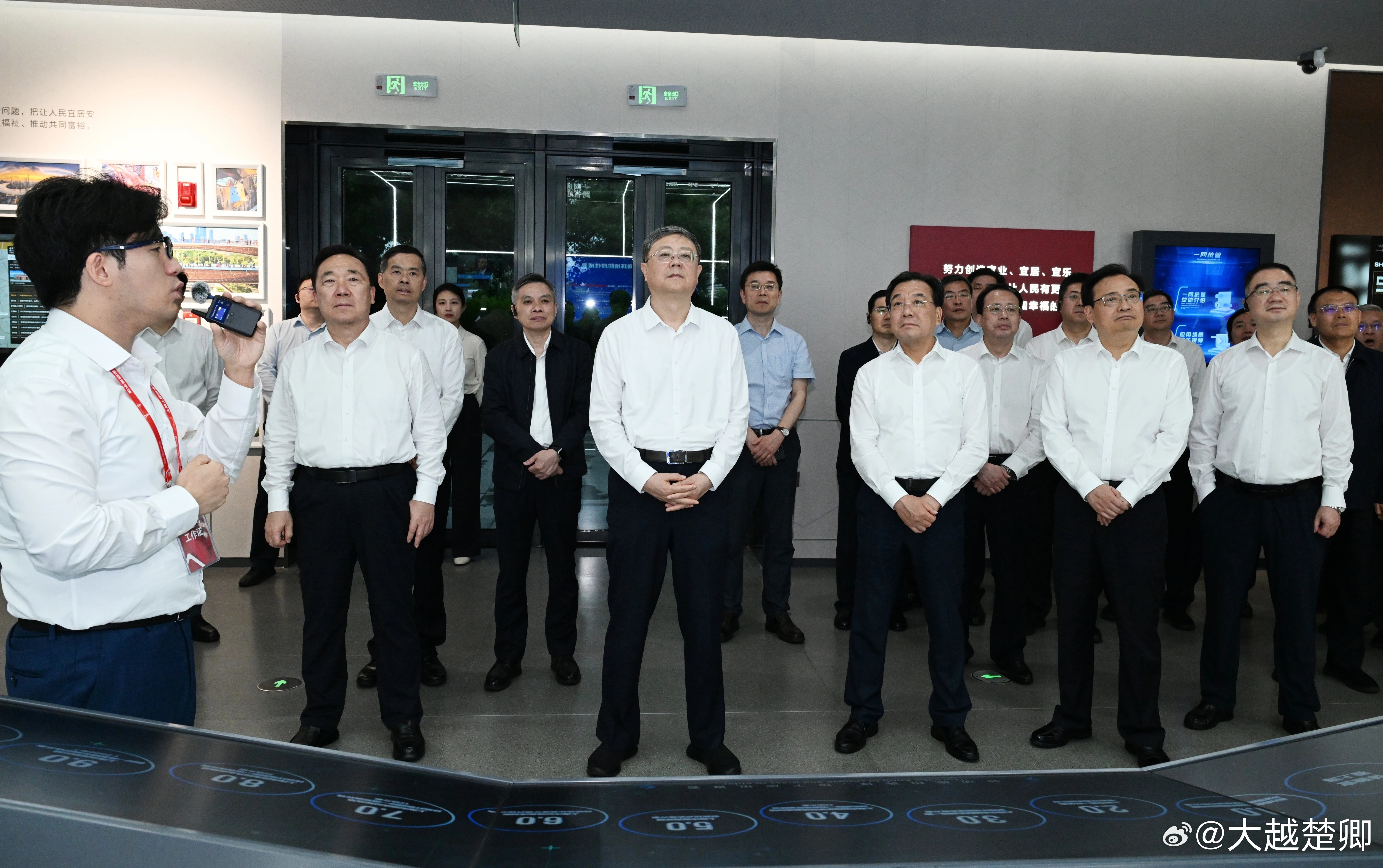 苏浙沪皖三省一市领导开会，谈共建上海(长三角)国际科技创新中心。 