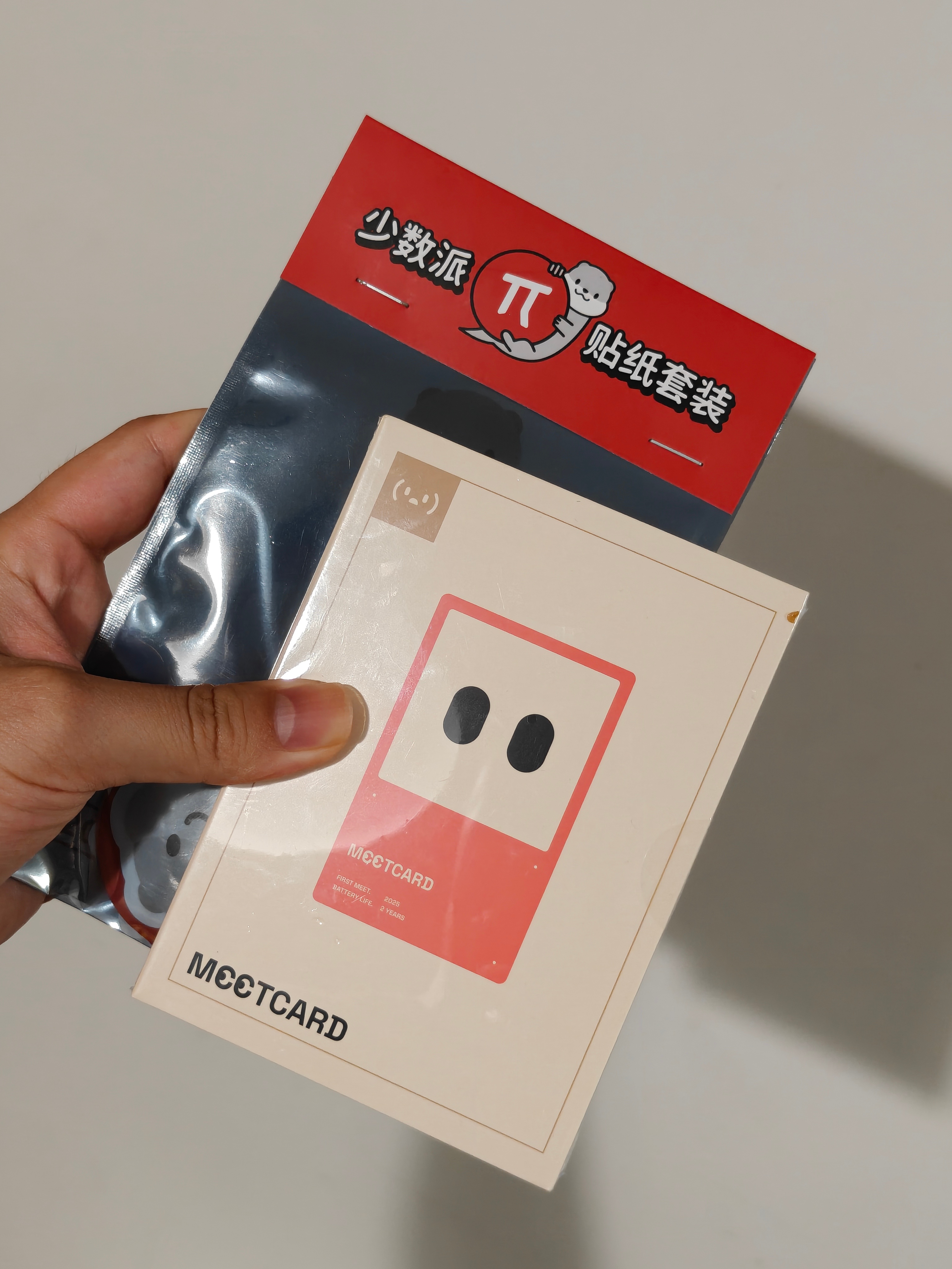 铁粉以上抽奖，评论就好，少数派贴纸和 Bitmo Lab 数字名片防丢卡。  抽