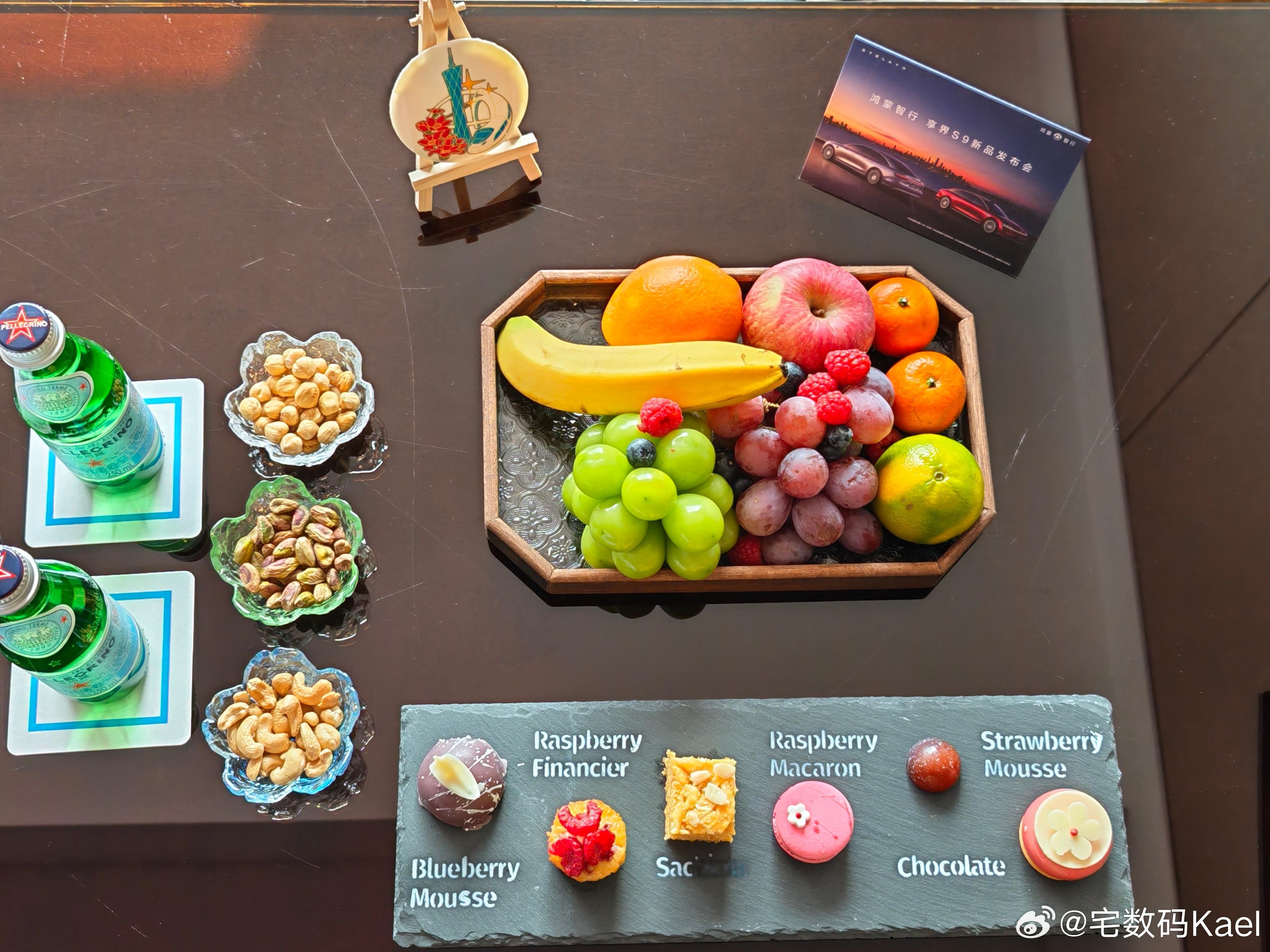 去参加享界S9发布会啦！房间的摆盘真好看华为电脑到华为汽车，连着两天的发布会。光