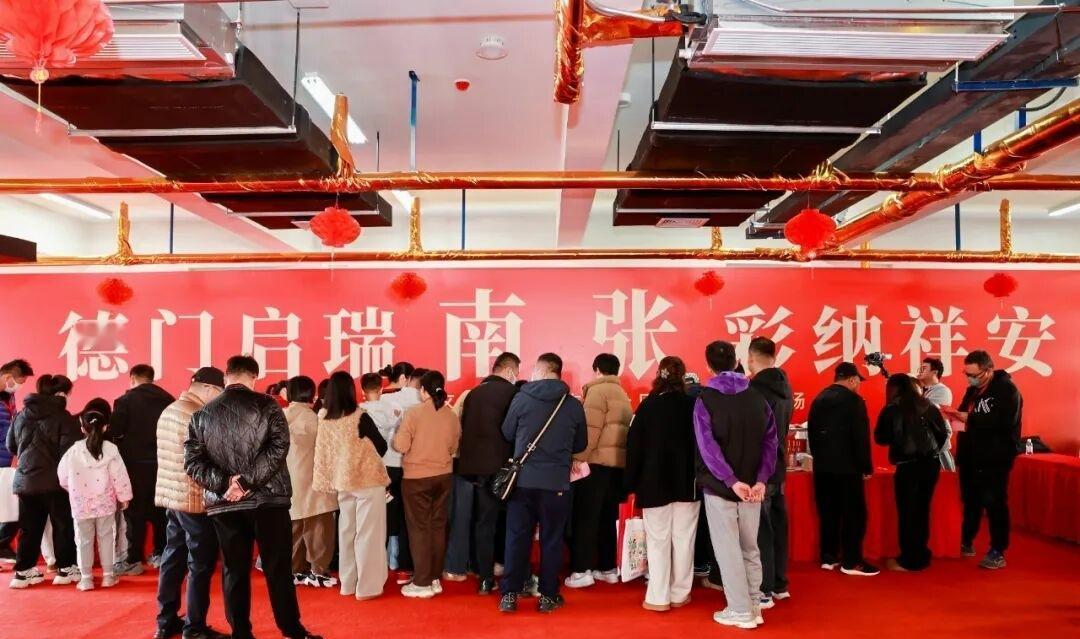 今天上午，青岛市崂山区中韩街道张村河片区南张社区举行了回迁房抓阄选房仪式！南张社