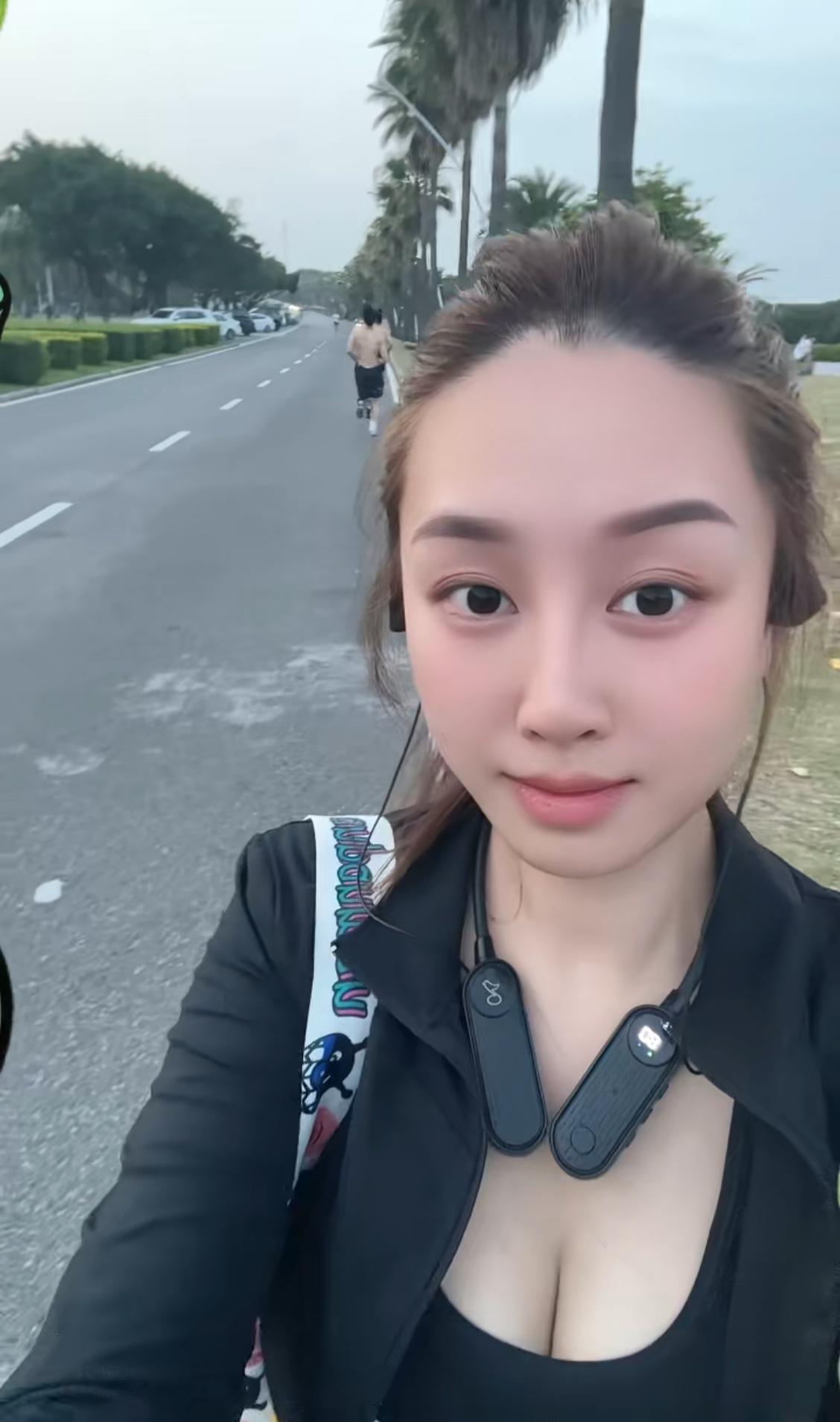 上什么班呀，出来玩呀，啦啦啦啦！