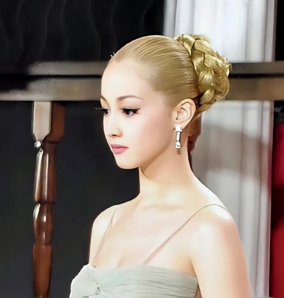 “亚洲第一美人”泽尻英龙华的婚前协议轰动全网：每月夫妻生活限5次，超一次男方付5