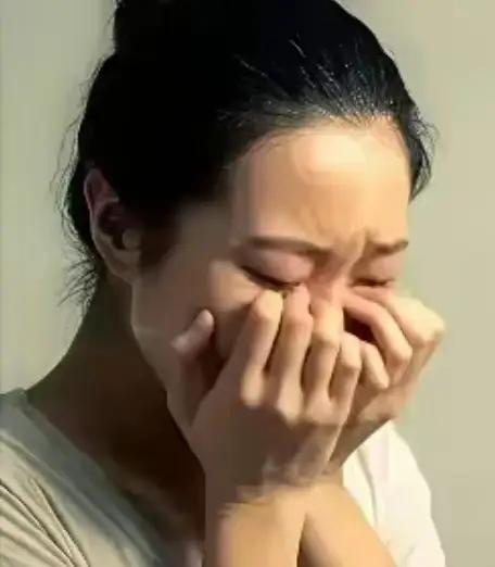 广东惠州这起事，说实话，离谱里带着一股子“自找”的味道。

陈霞和丈夫张根发在市