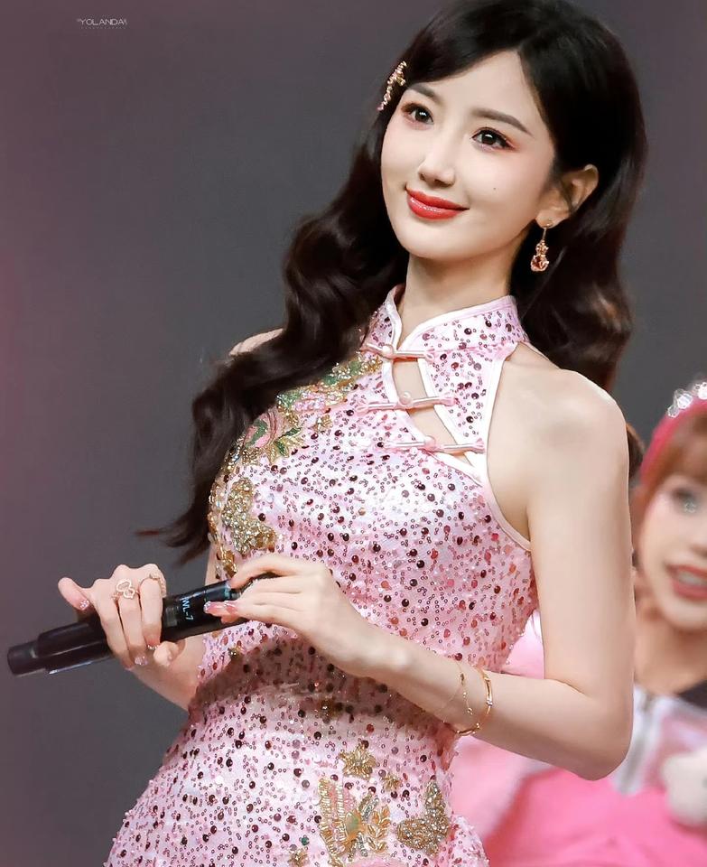 38岁的毛晓彤，应该很难结婚了，不是她长的不好看，也不是没人馋她身子，而是，自从