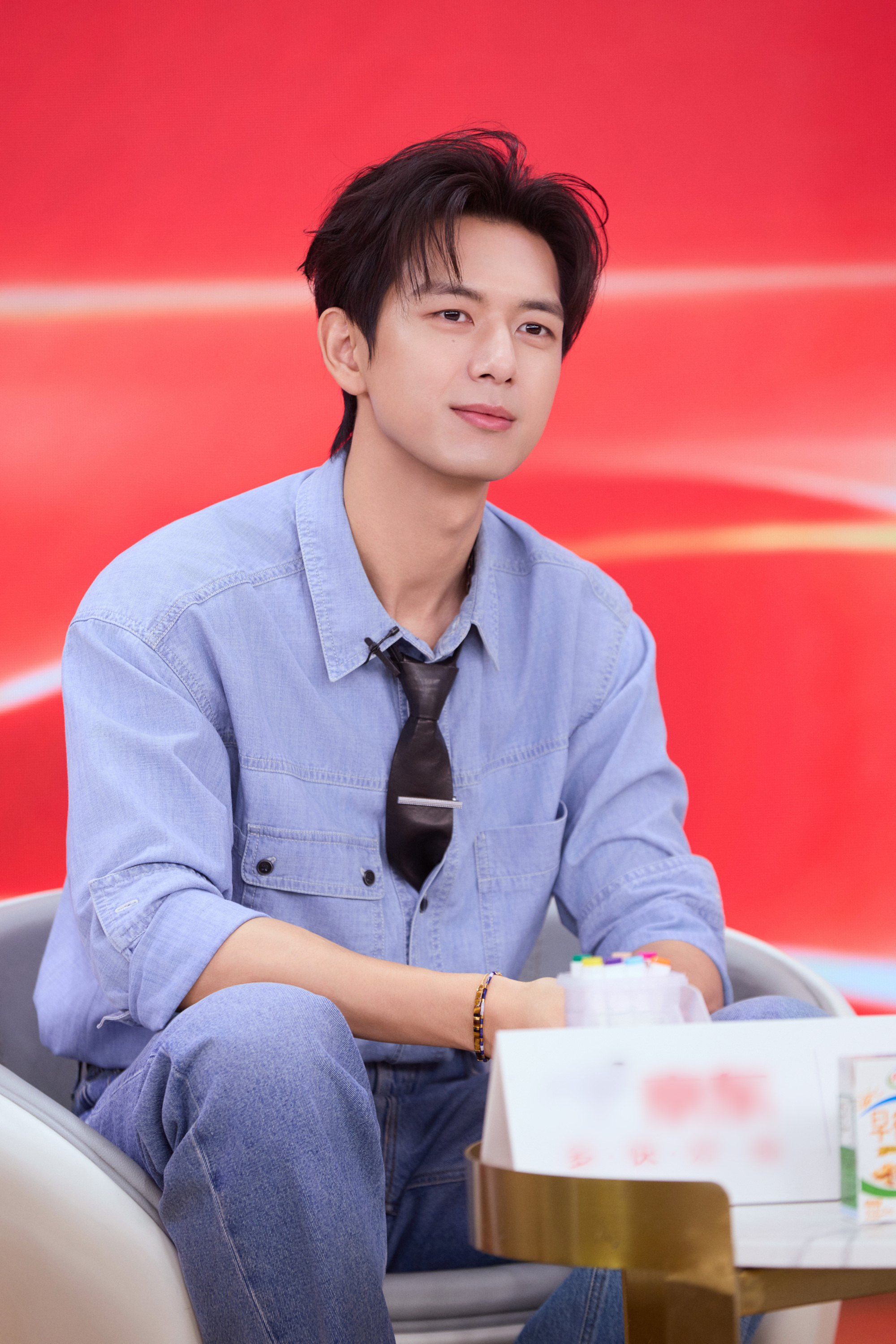 李现 × 商务直播造型👖📸李现2部作品提名飞天奖 ​​​