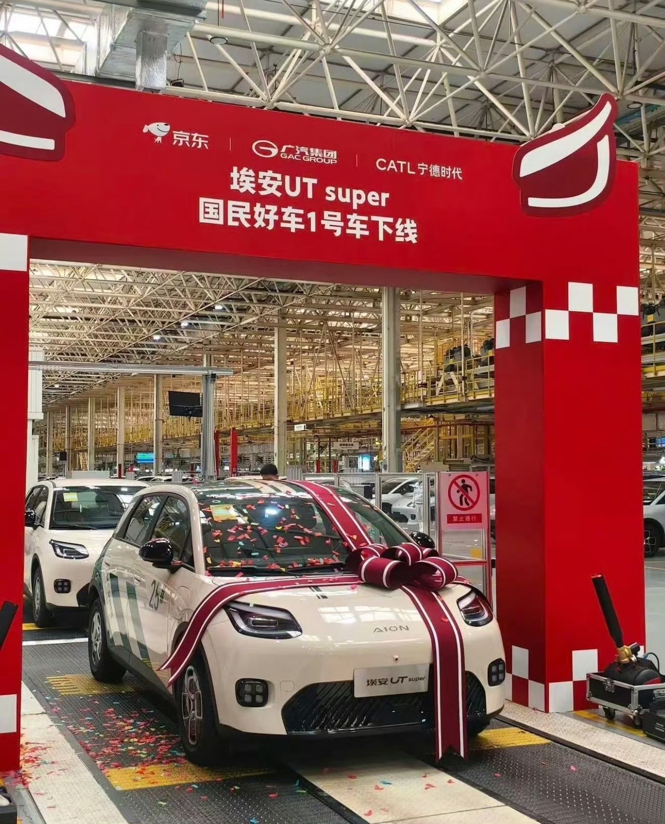 还真是拍出了这个价格，7819万… ​​​