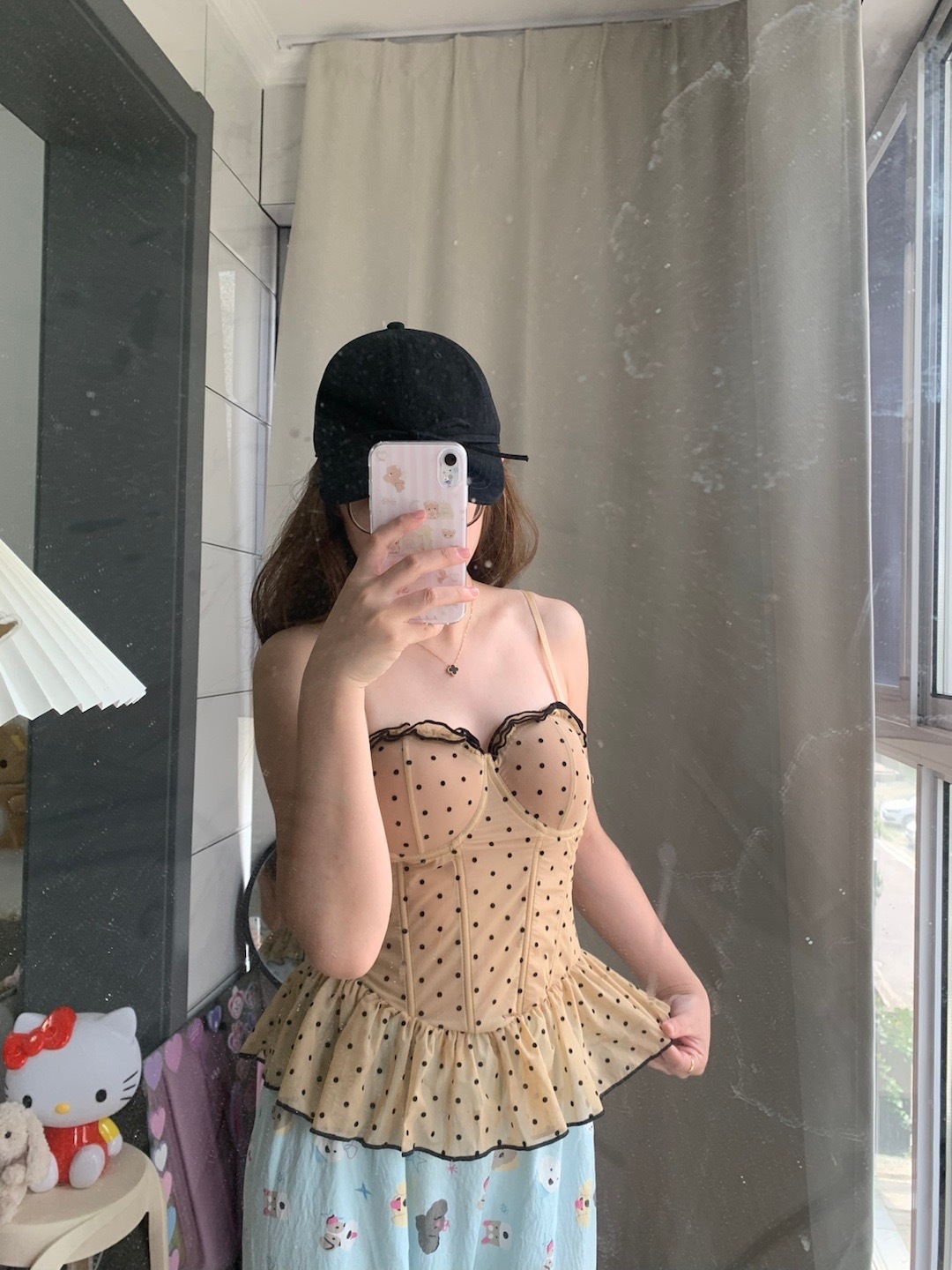 刚刚把房间🏠整理了一下嘿嘿，看着舒服多了～最近在我家店里打工忙死了要[抓狂]赚