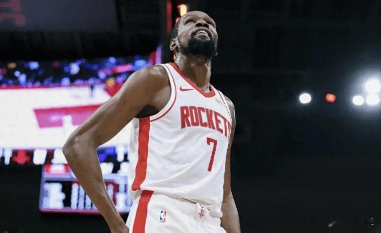 白魔三分44%还坐冷板凳？乌度卡这固执真的气人！
火箭主教练乌度卡，最近用人战