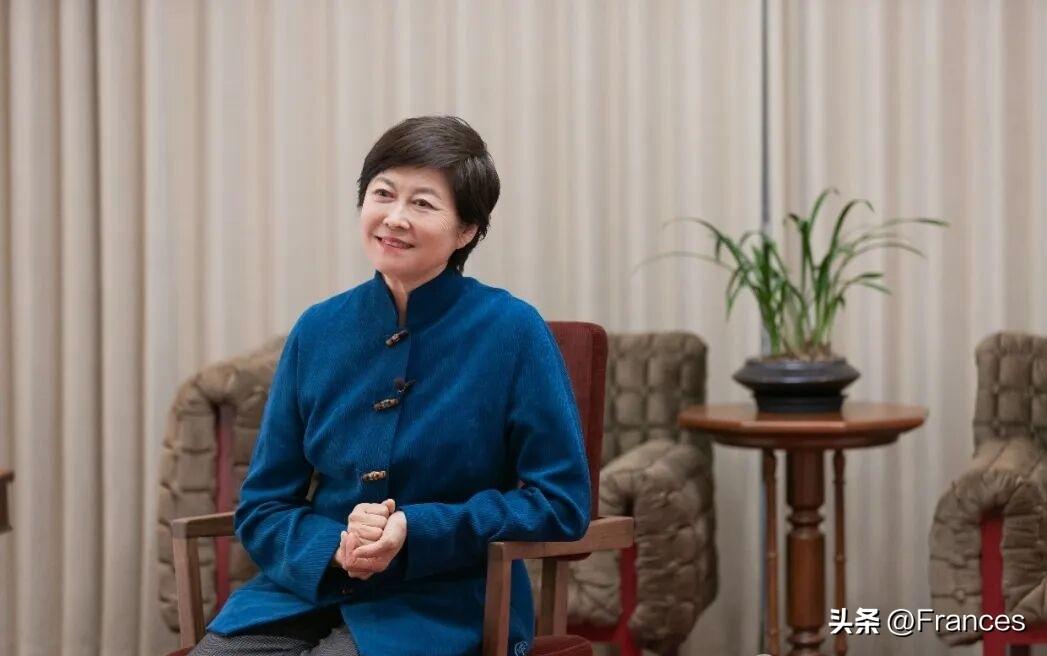 惊闻敬一丹去世

早上看到一条消息，敬一丹的女儿王尔晴发了一则卟告，说她最敬爱的