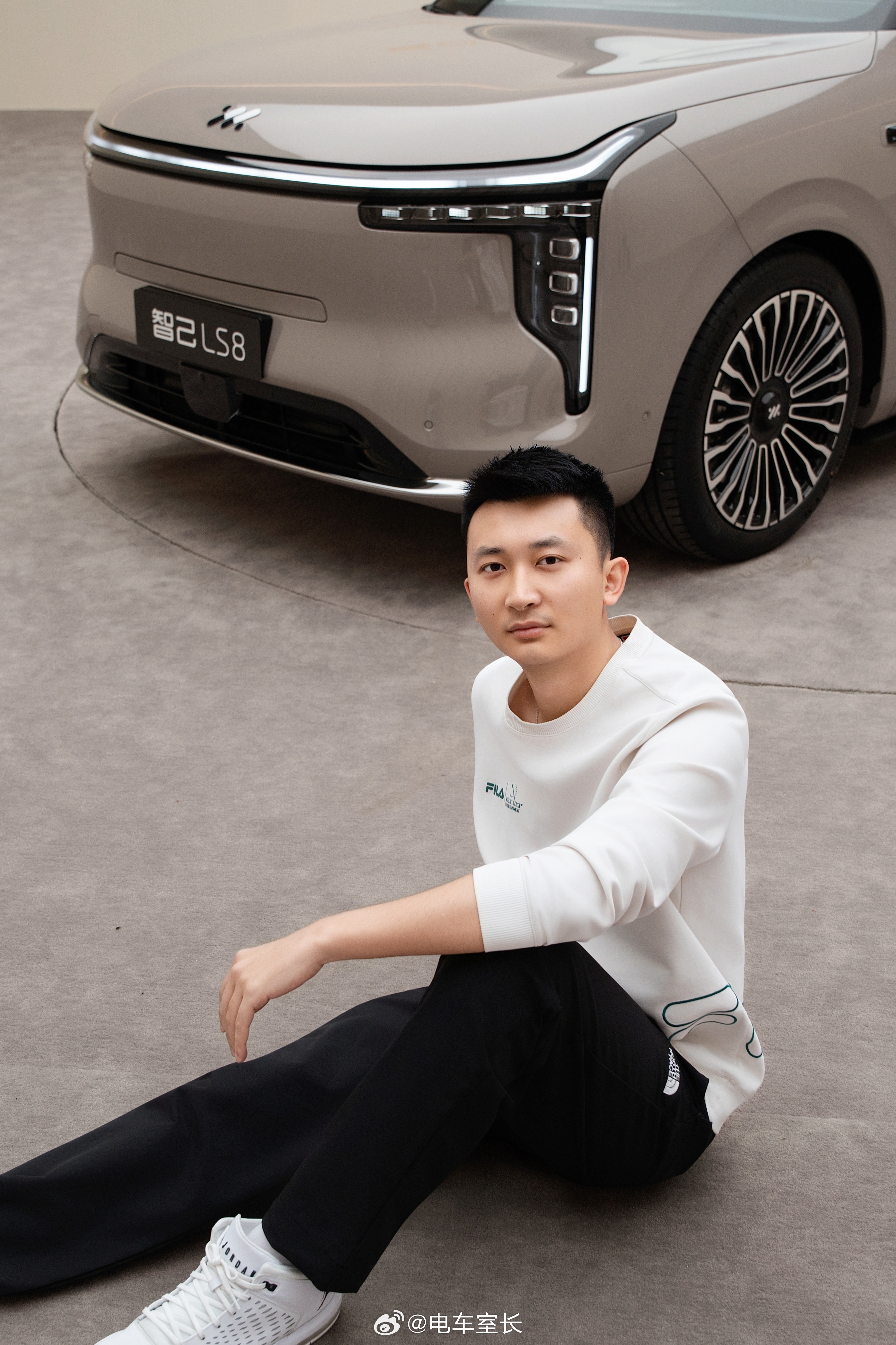 智己LS8预售发布定档3月26日8系大战，智己LS8准备入场。今早七点多我就起床