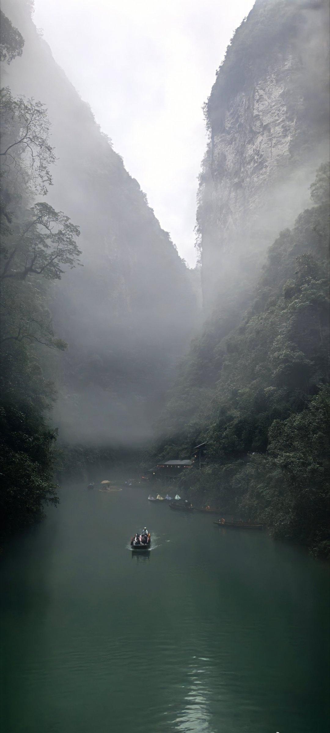 这个国庆节没有去景区，不想再去跟人挤了，选择了鹤峰县的几个原始小众景点。开车走走