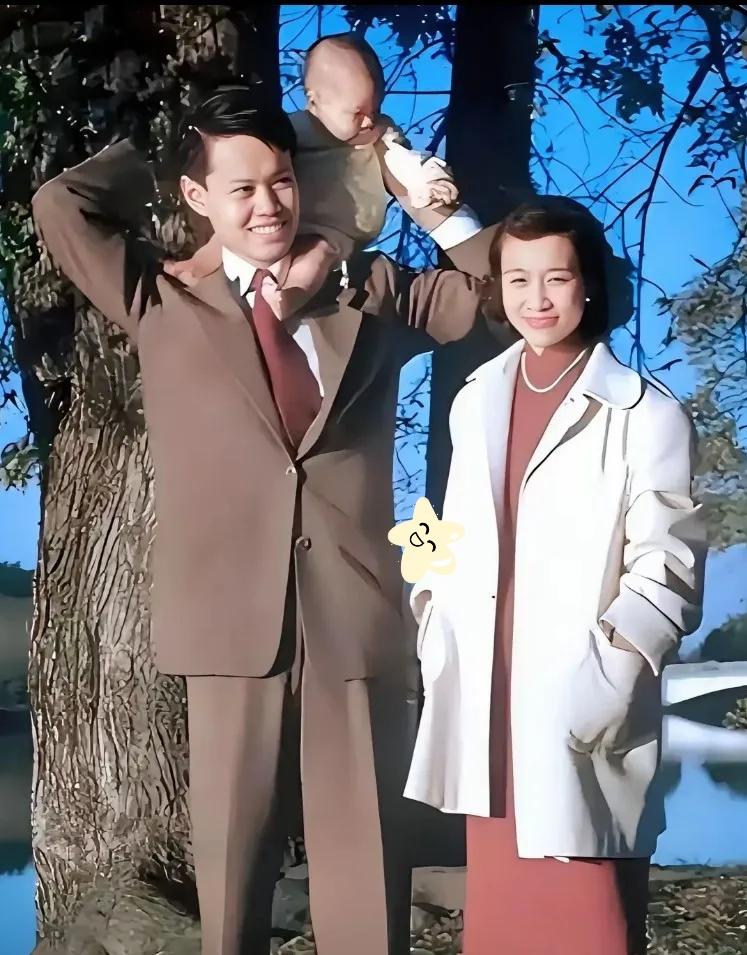 103岁诺奖大师仙逝！这张69年前的全家福，藏着最动人的人生答案。
 

   