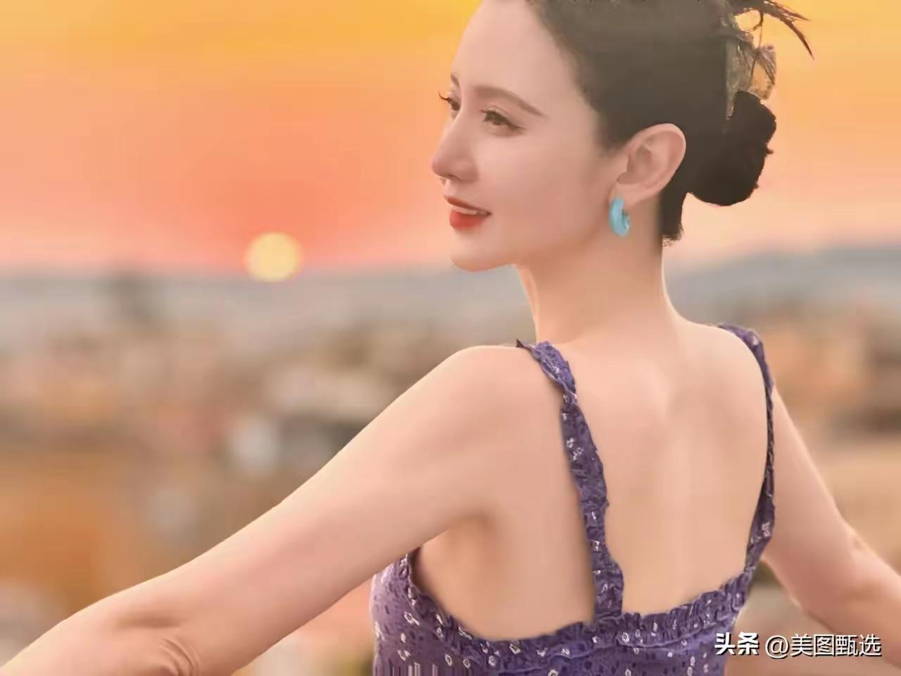 美景夕阳下，美人回头一笑，简直就是美不胜收。