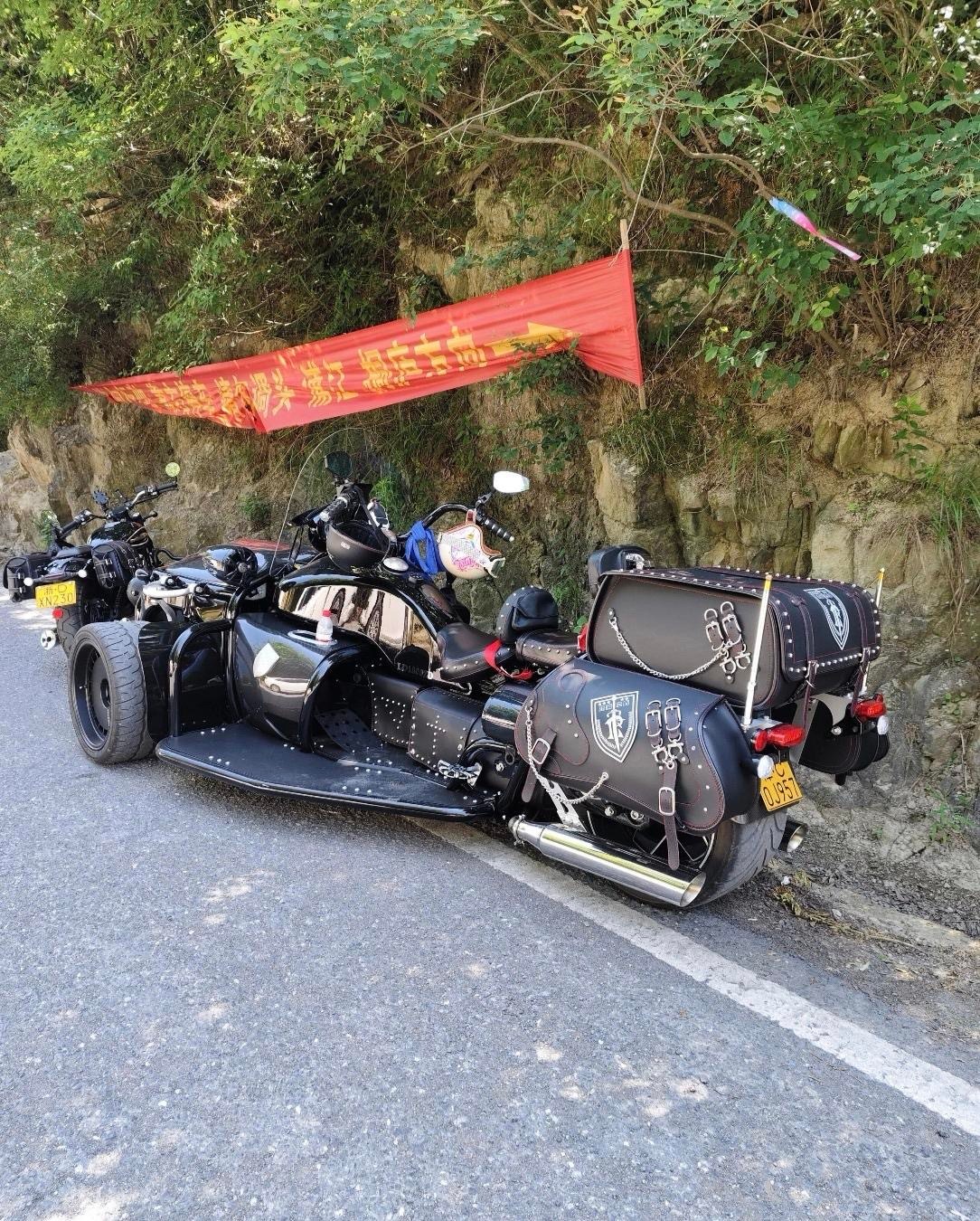 这是什么摩托车哟？起码要好几千吧？ 