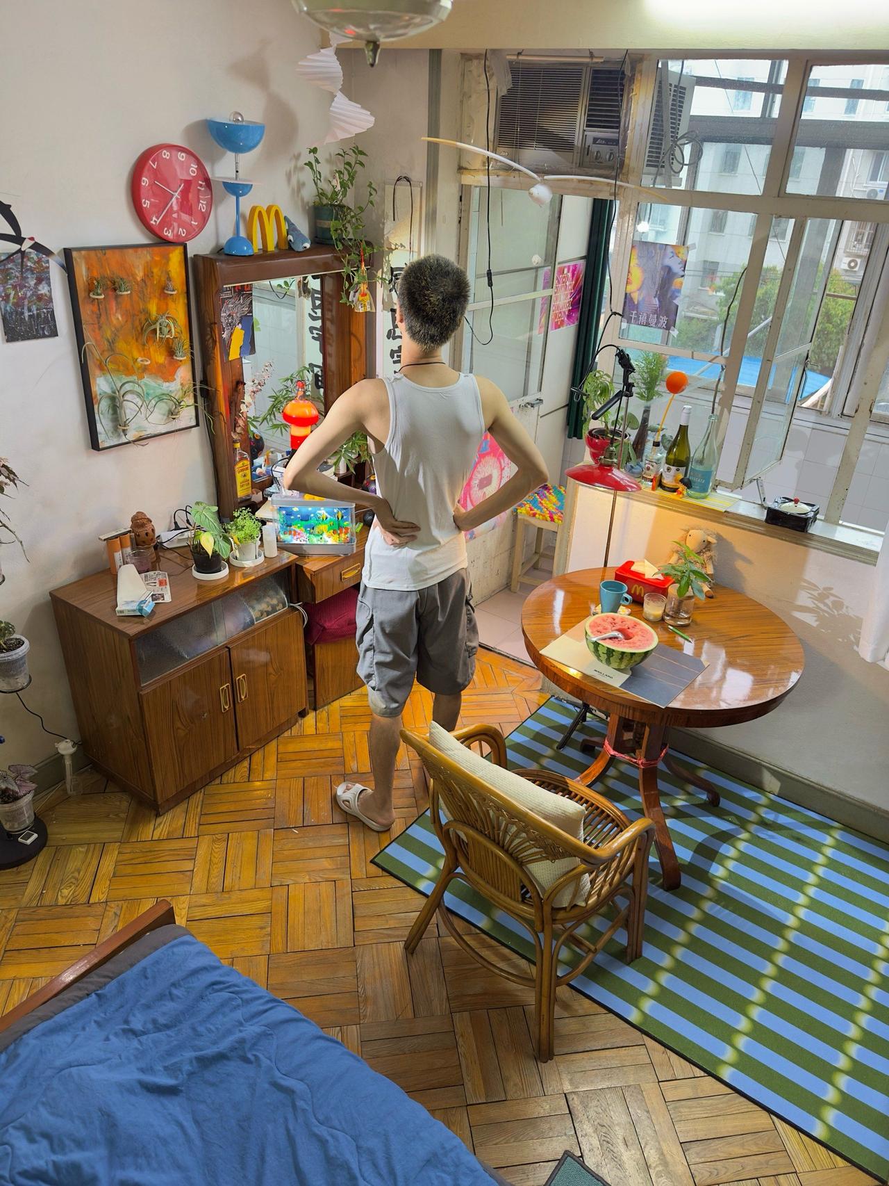 新年生活就像一幅丰富多彩的图鉴。年前三天，家里开启大扫除模式，全家齐上阵。老婆是