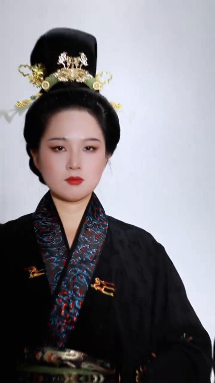 中式美学之西汉。
康国第。
汉！