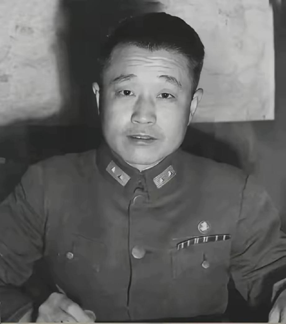 杜聿明回家质问妻子，
结果被一句话怼得哑口无言！

杜聿明怀疑妻子曹秀清是共产党