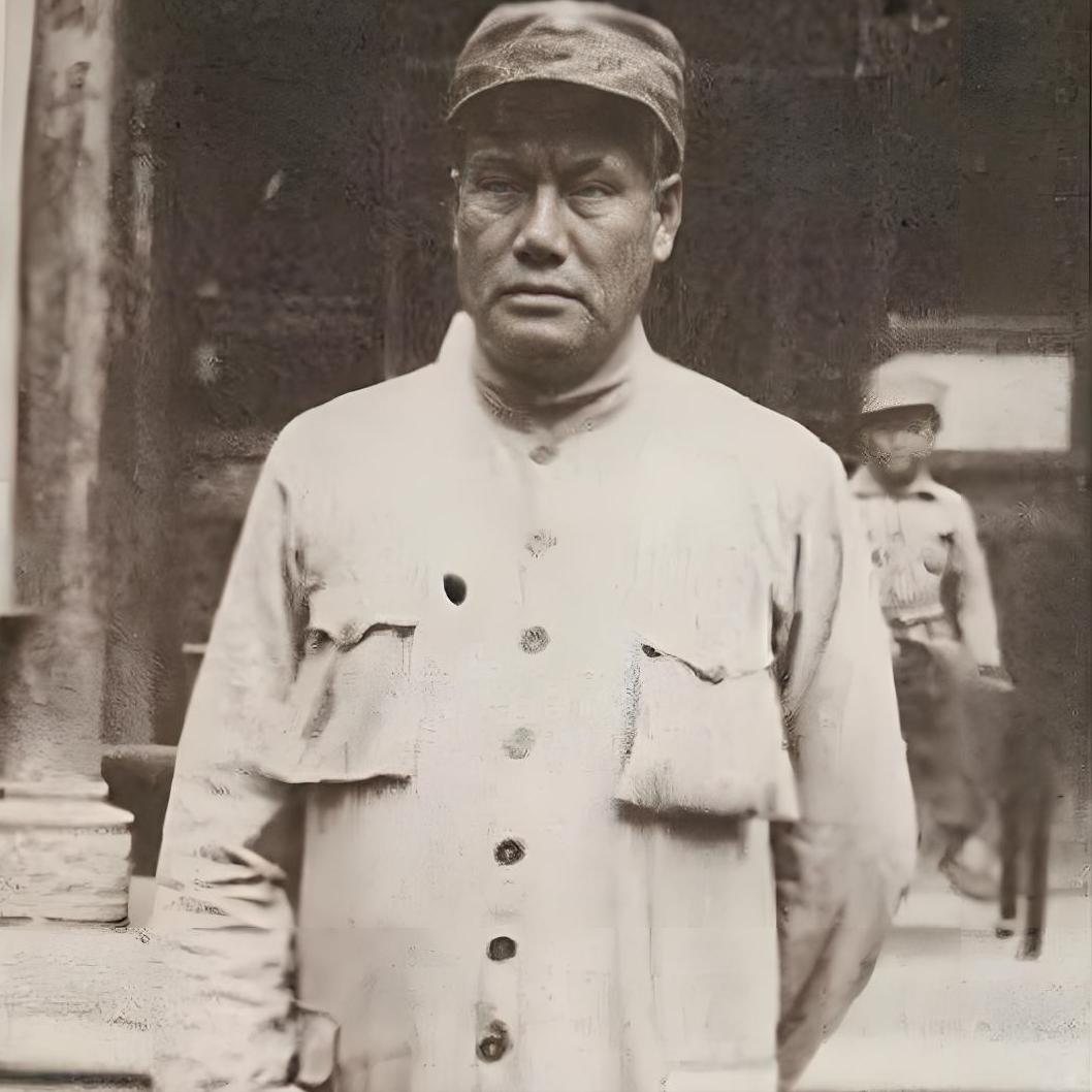 1939年，贺龙拟定了一份旅长任命名单，报给延安。毛主席看完没批，反而问了一句：