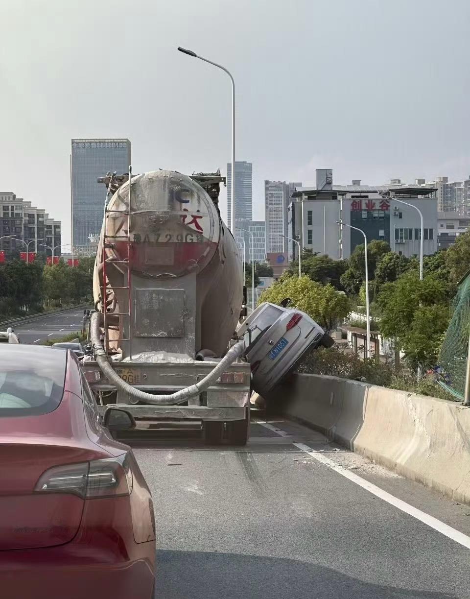 危险程度堪比电影特效[傻眼] ​​​