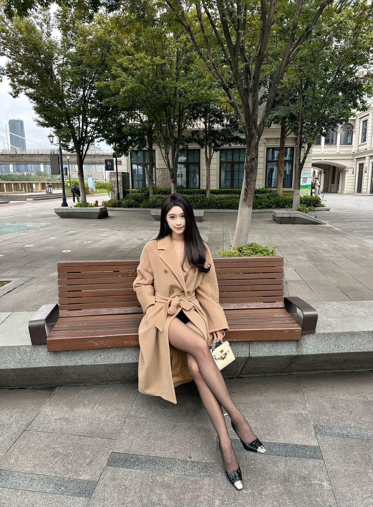 好想跪下来求自己不要这么脆弱了 
结果发现跪下来 眼泪也一起掉下来了