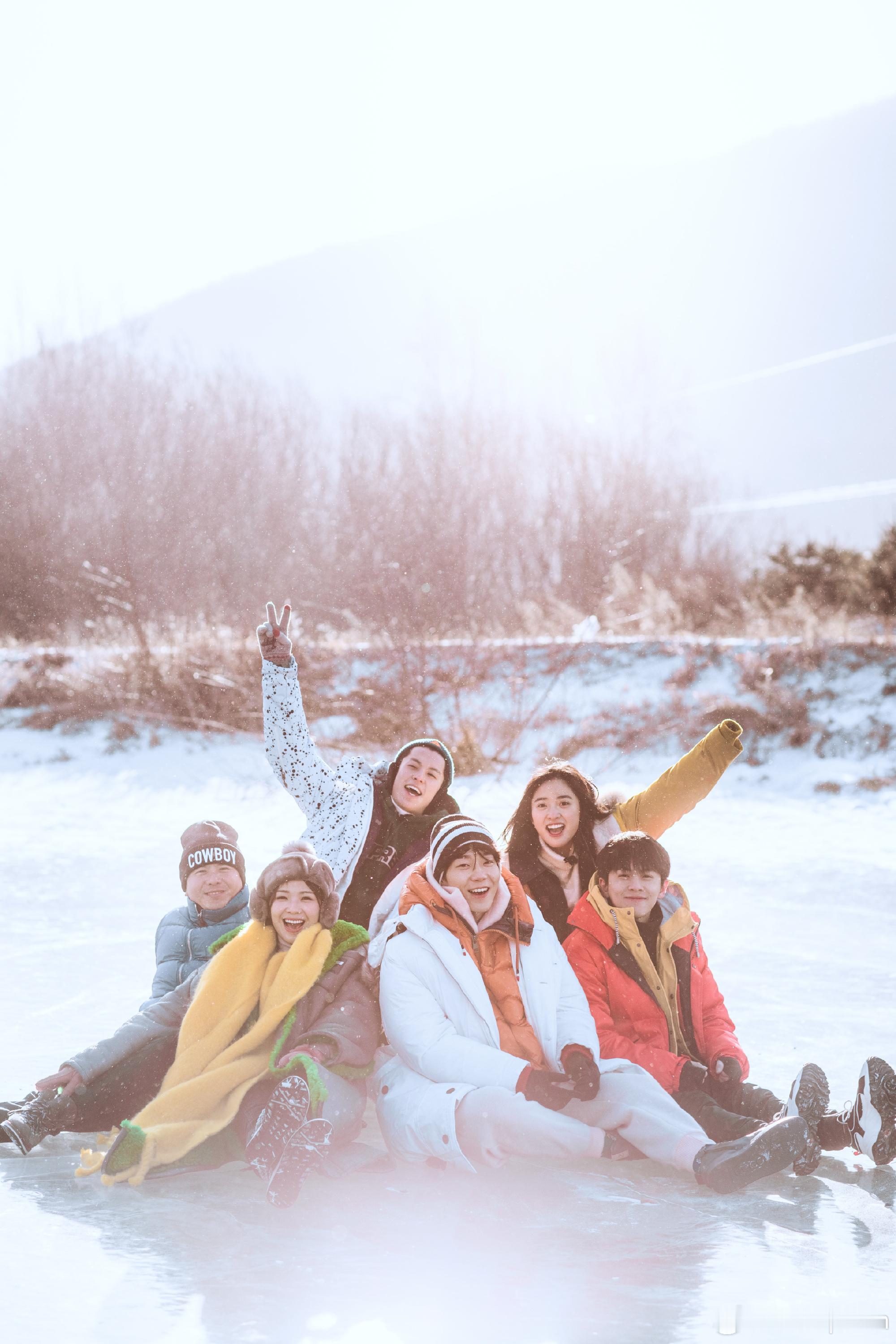 亲爱的客栈全员晒8年前照片翻看《亲爱的客栈2》旧照，王鹤棣、沈月、武艺、马思超四