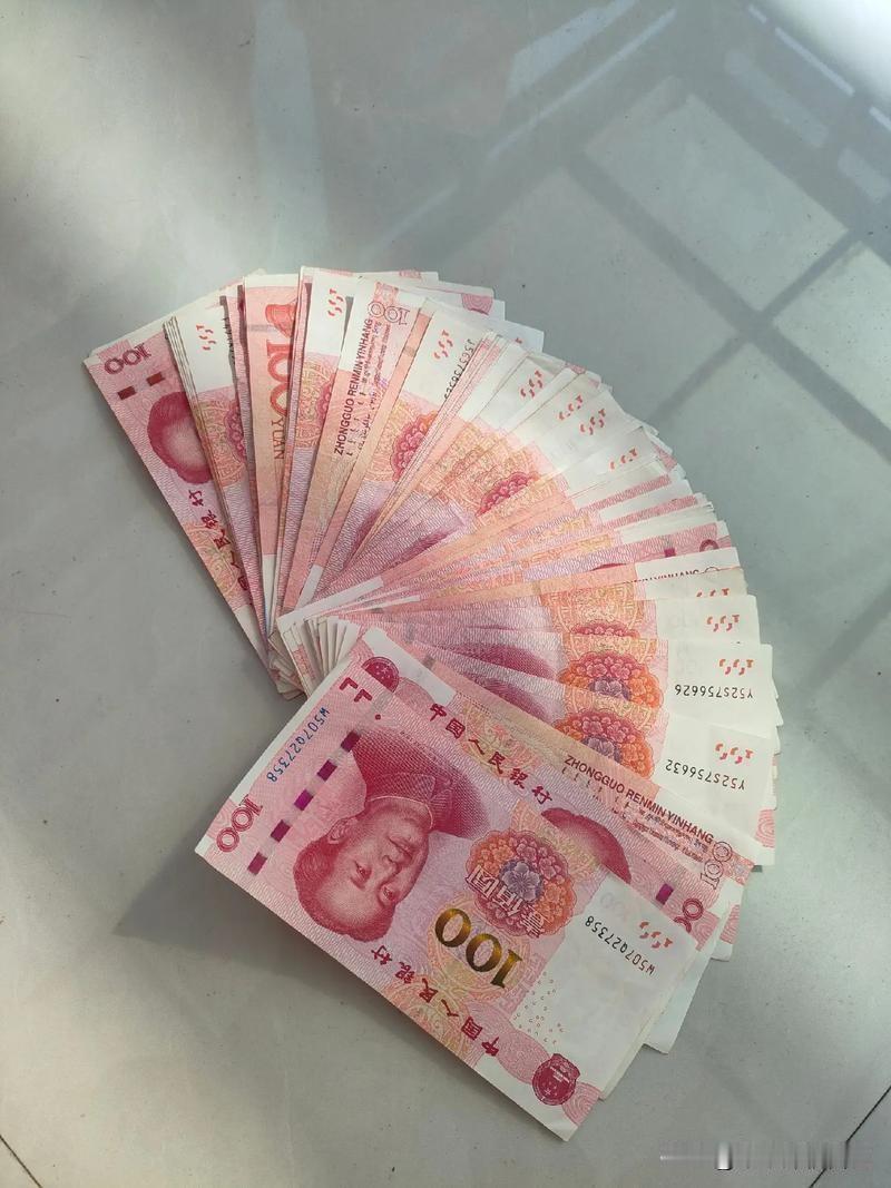 昨天看到一位厉害的师友，王春燕老师，出版过散文集《风铃花开》。

王老师年过50