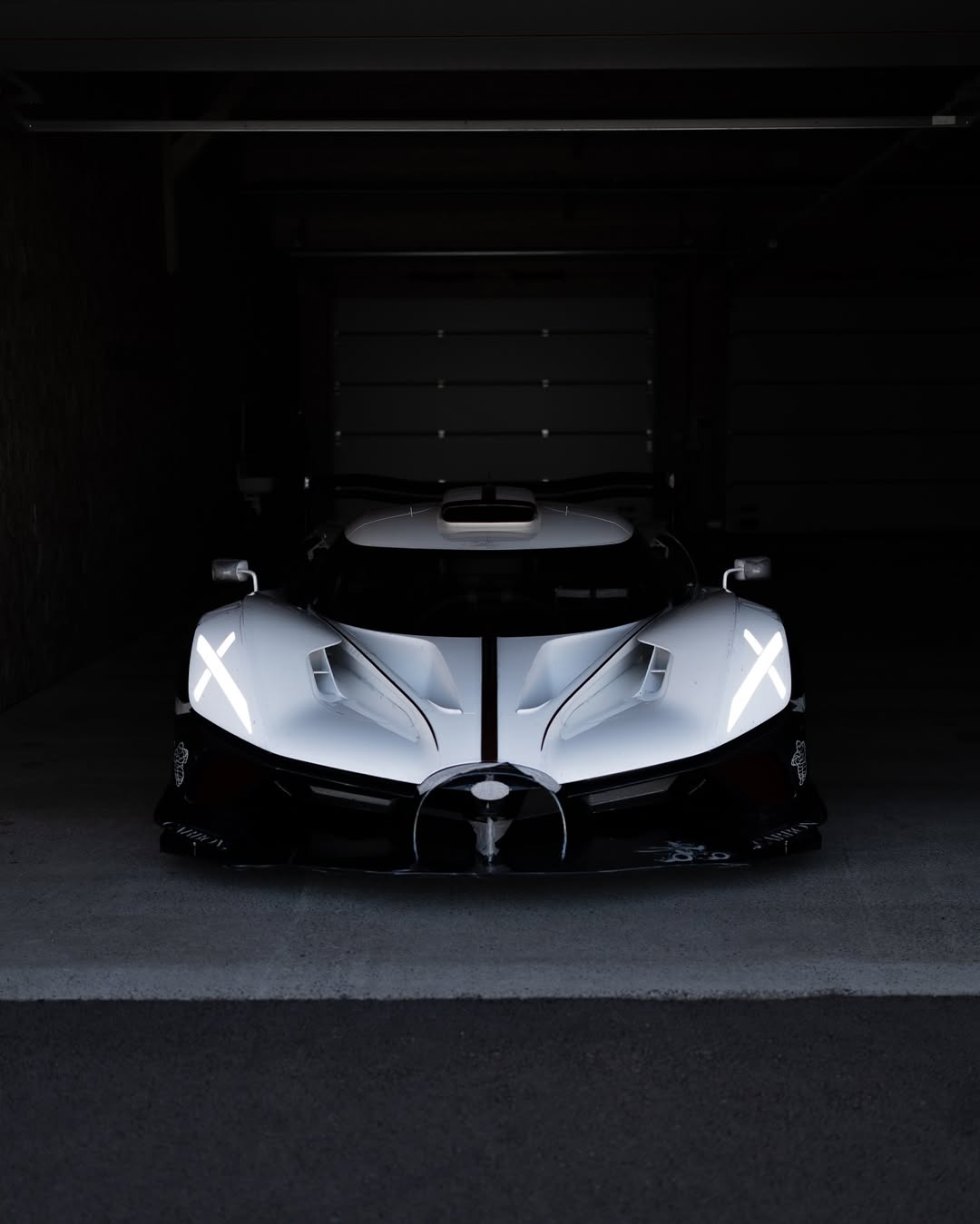 一台即将交付到客户手中白龙Bugatti Bolide