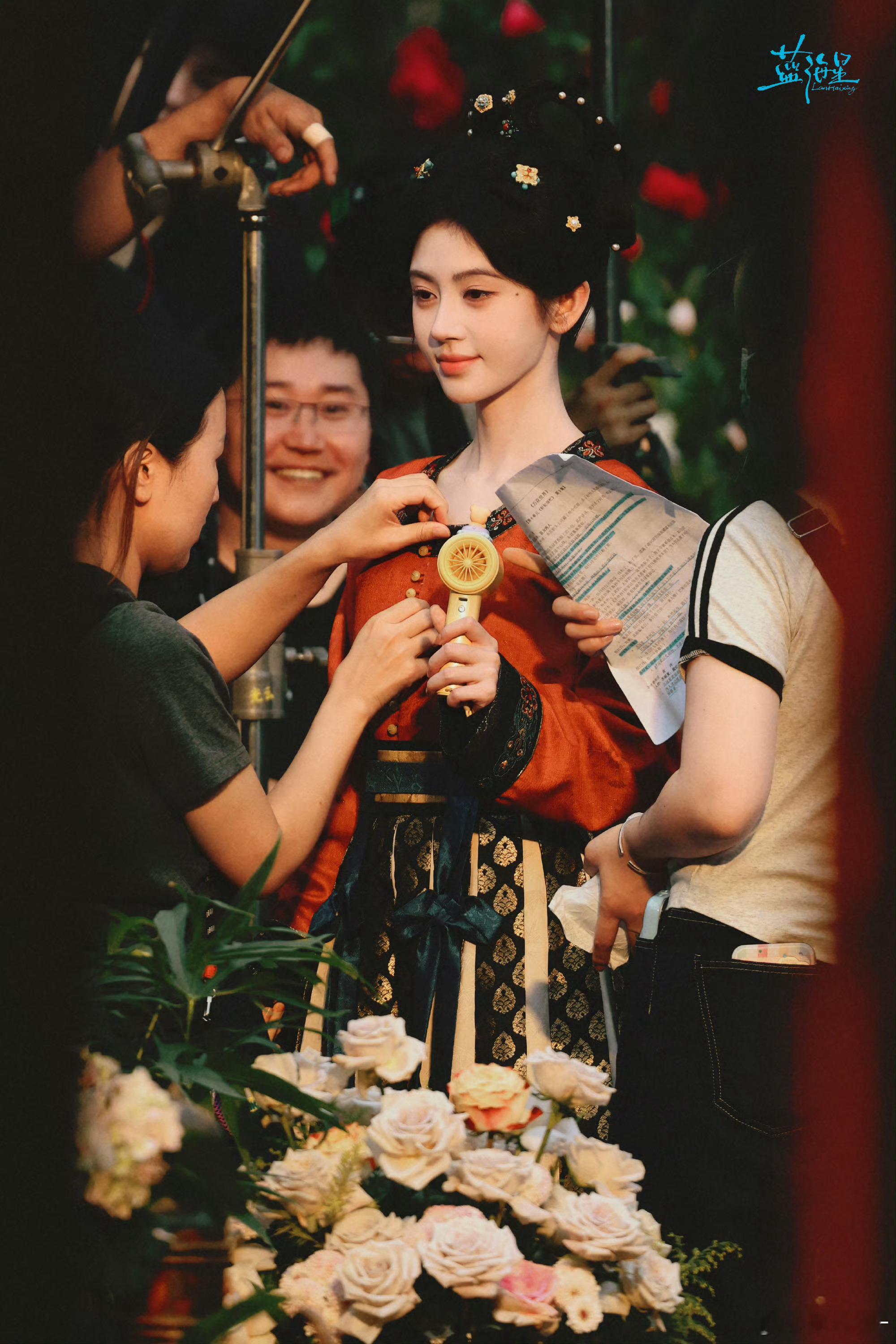 鞠婧祎万花世界大女主官宣模式大女主剧官宣模式 新规出来之后，🐧就这样官宣鞠婧祎