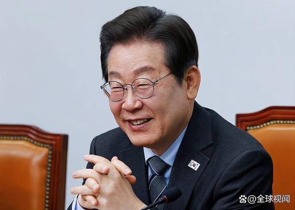 韩总统怒掀内阁会议桌 一句怒斥撕开韩国体制溃烂真相
 
一句“想喝酒你们自己喝”