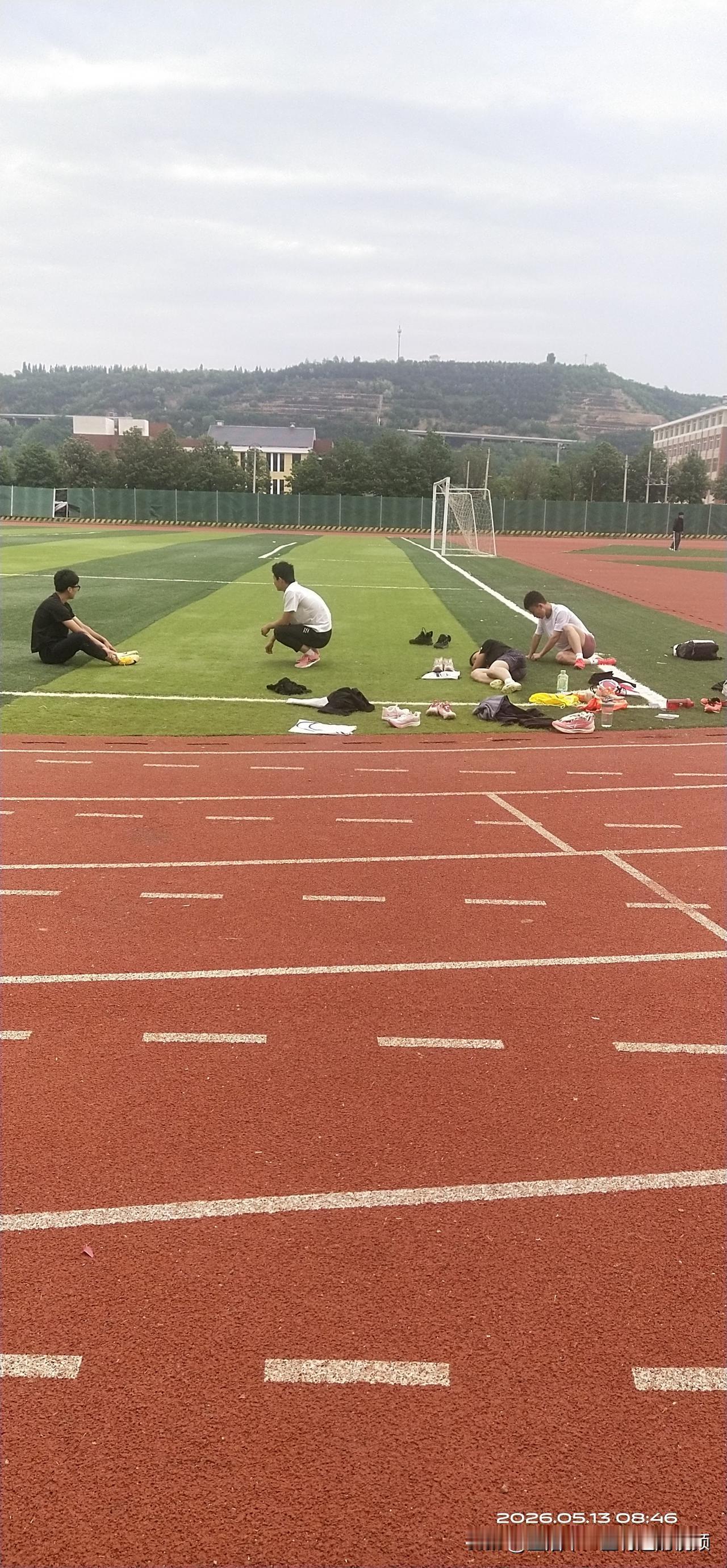 马上高考了，孩子们都不容易呀！每天早上早早的都看到这帮体考生在这里练习短跑，跑完