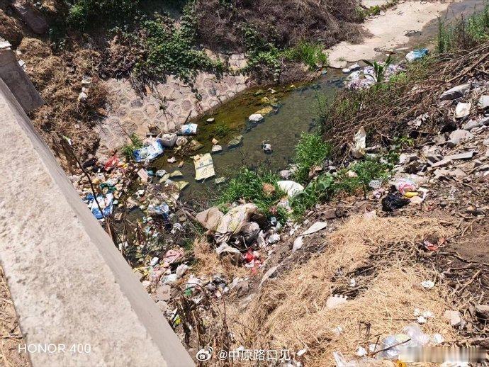 临潼油槐街办：近渭河排水渠沦为“垃圾坑”，河长巡河形同虚设紧邻渭河干流，西安市临