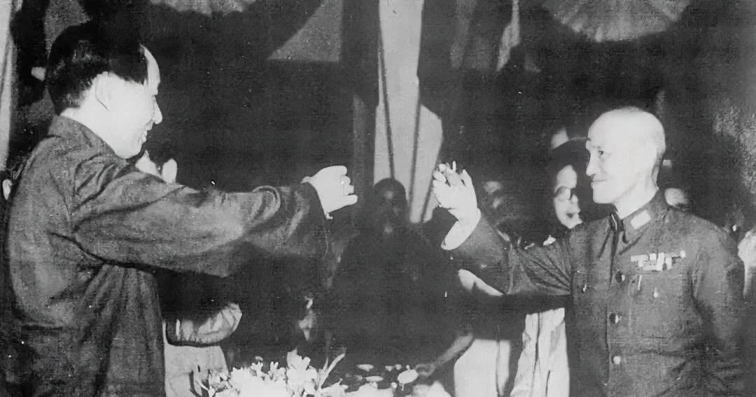 为什么说蒋介石是罪人？

为啥说蒋介石是个坏蛋呢？

1945年，咱们打赢了抗日