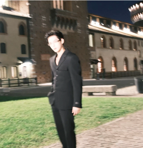 #王安宇时装周G社出图#王安宇时装周 G 社出图极为出色，生图卓越非凡，霸总感满