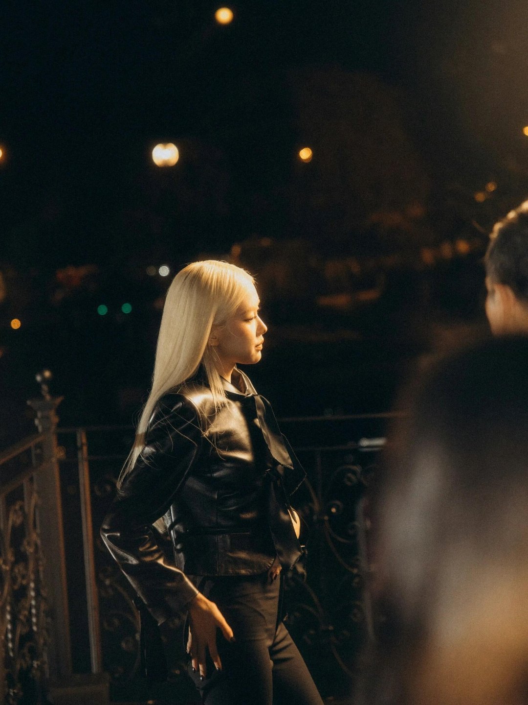 Rosé × W杂志📸分享巴黎时装周日常plogysl大秀生图巴黎时装周