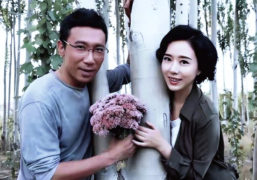 原来他俩是夫妻，丈夫是不温不火，妻子却家喻户晓，44岁才生娃。