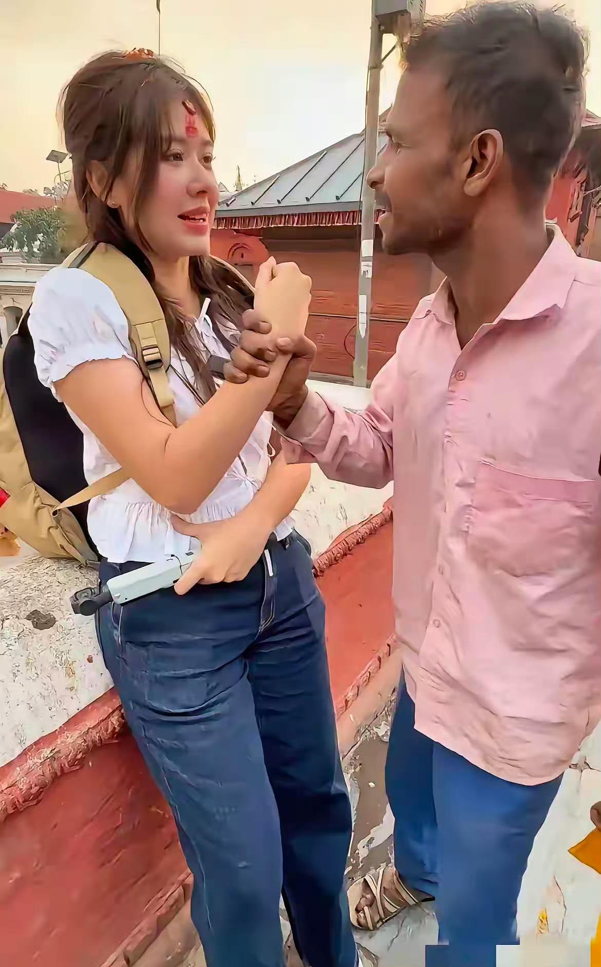 这些女博主敢去印度搞旅拍，是吃了熊心豹子胆，还是穿了"铁裤衩"？我算是心服口服。