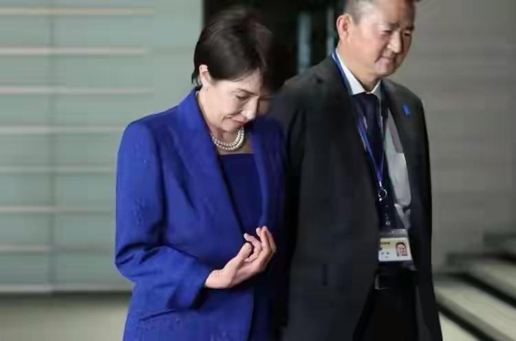 高市早苗手部病情就医事件详情与履职影响分析
 
依据环球网援引日本《每日新闻》2