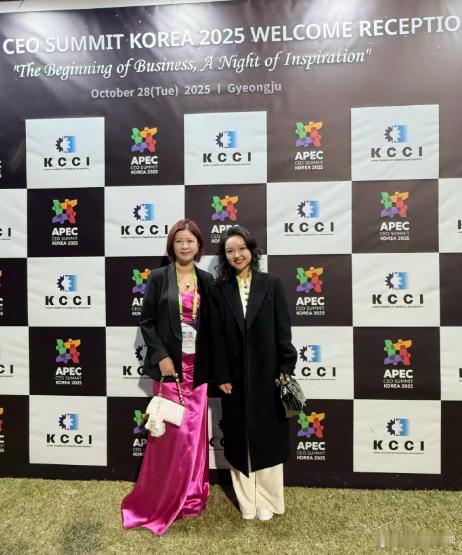 这才是杜华的本业 看杜华在综艺中的表现，可能会觉得她很严厉，但别忘了，她是乐华娱