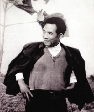 革命老前辈的牺牲奉献，谁能够绕得过去？
是不是一些人总自认为比毛主席和革命老前辈