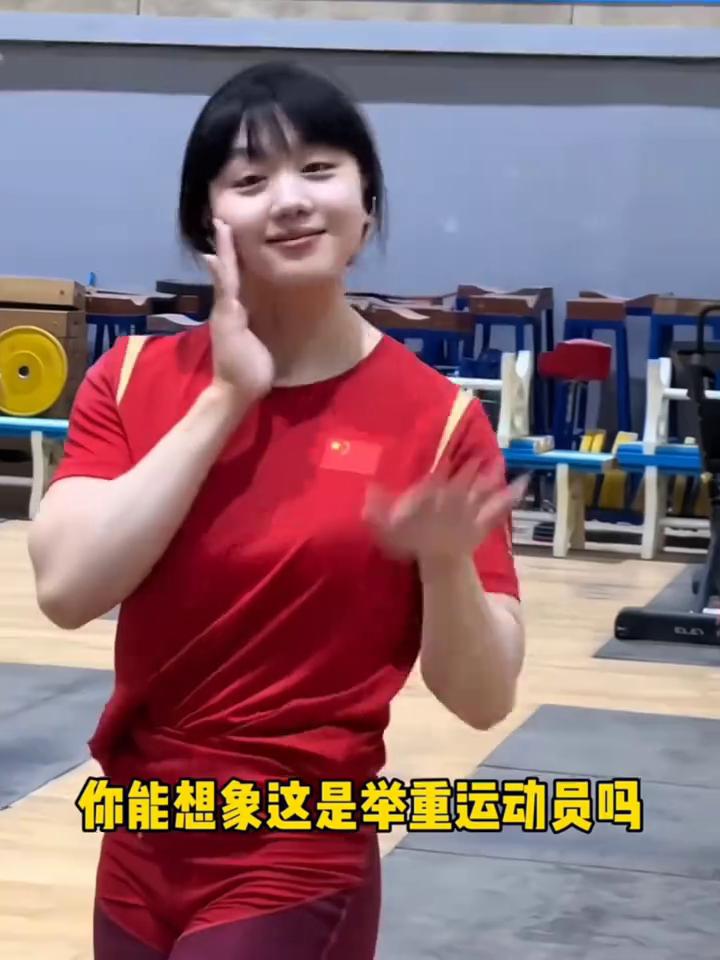 原来中国举重还有这么漂亮的运动员，简直就是举重女神李惠珍。
全国女子举重锦标赛竟