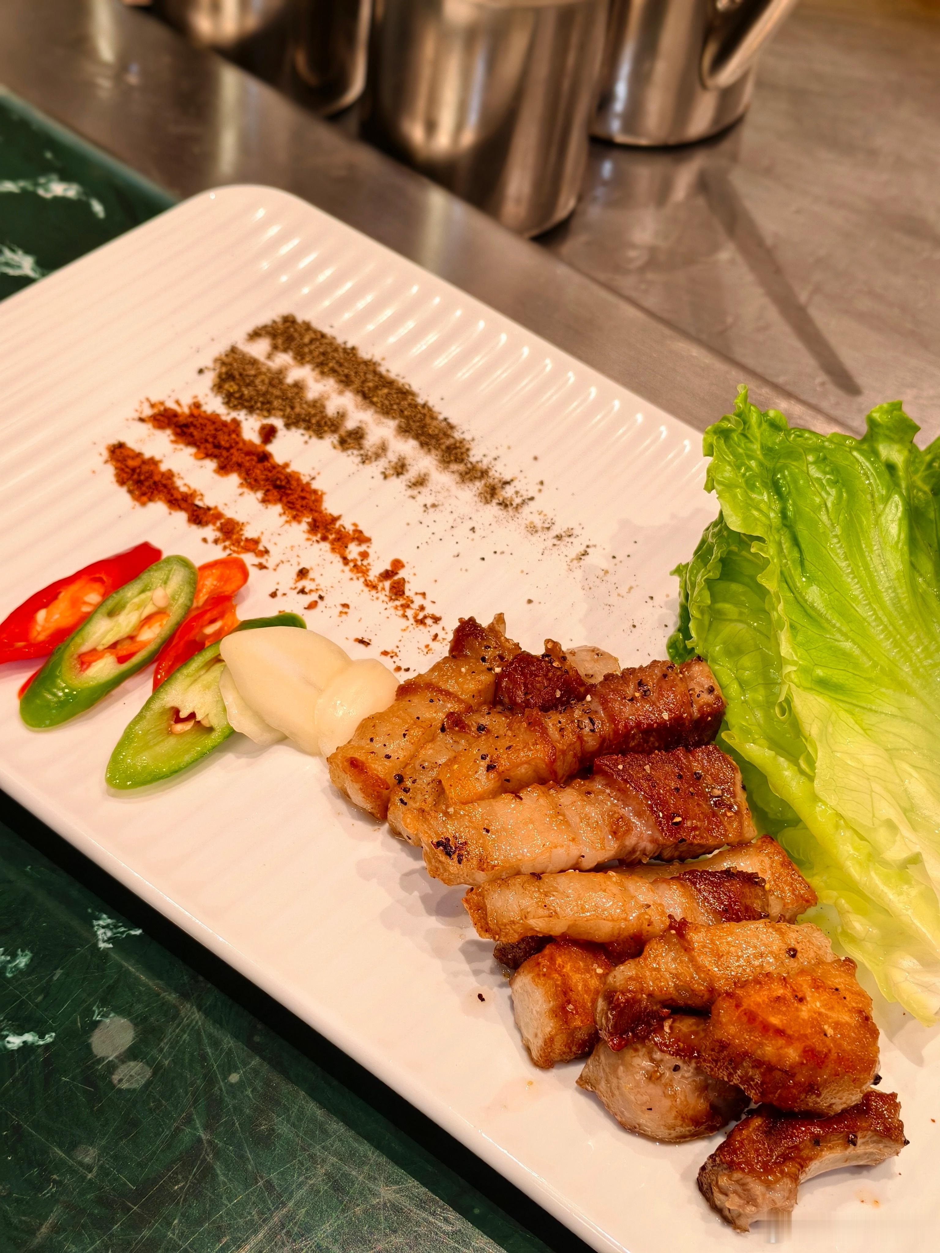 明天开始深圳迎来降雨大风天气，出门没那么方便。我那嘴馋的饭搭子今晚非要约饭去，当