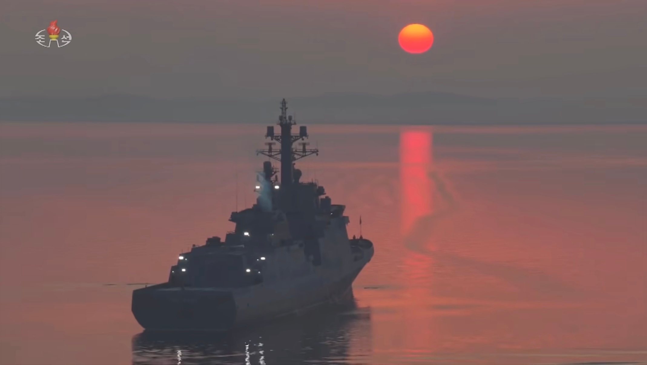 KCTV还是挺会取景构图的，把崔贤拍出了电影大反派的邪恶美感烽火问鼎计划