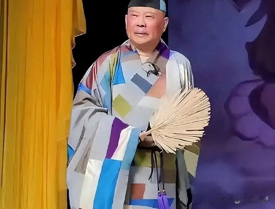 郭德纲估计也没有想到自己唱戏随口改了几句词的后果这么大：
京剧专场被取消了；
相